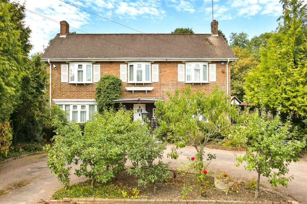 Barham Avenue, Elstree Statons