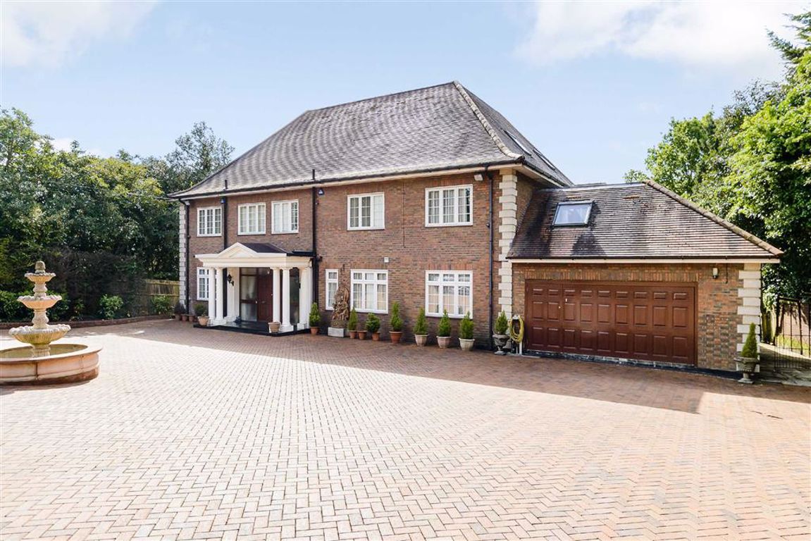 Road, Arkley, Hertfordshire Statons