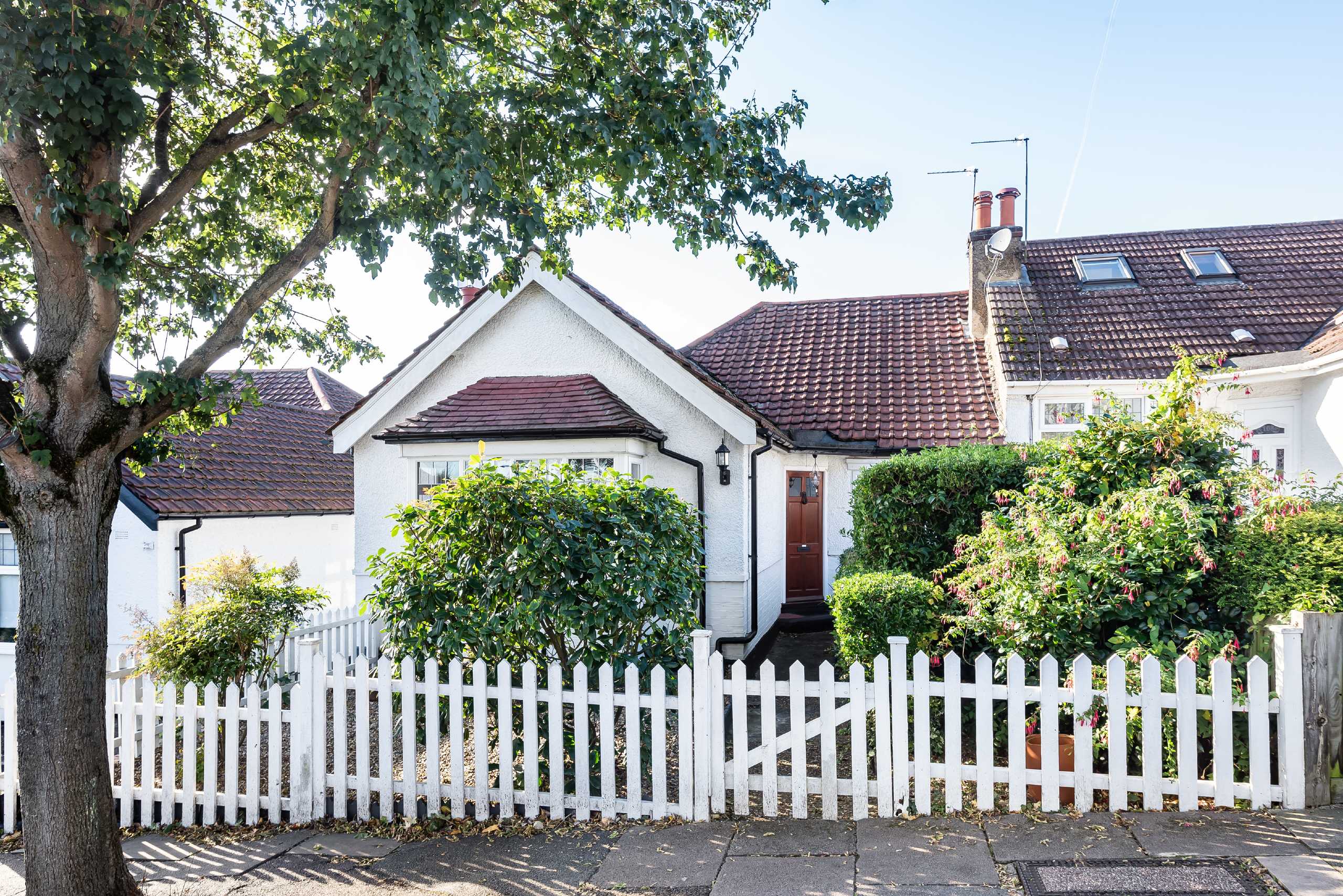 Bedford Avenue, Statons