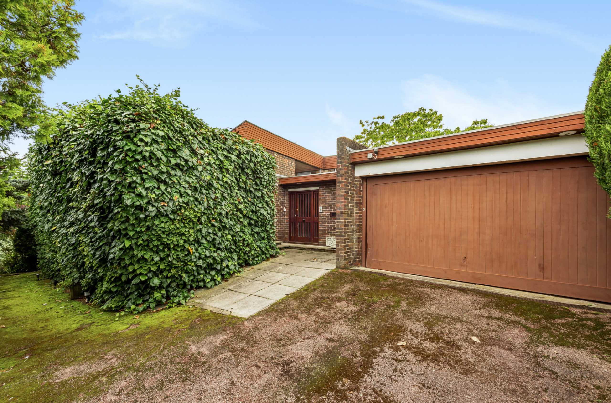 Beech Hill Avenue, Hadley Wood Statons