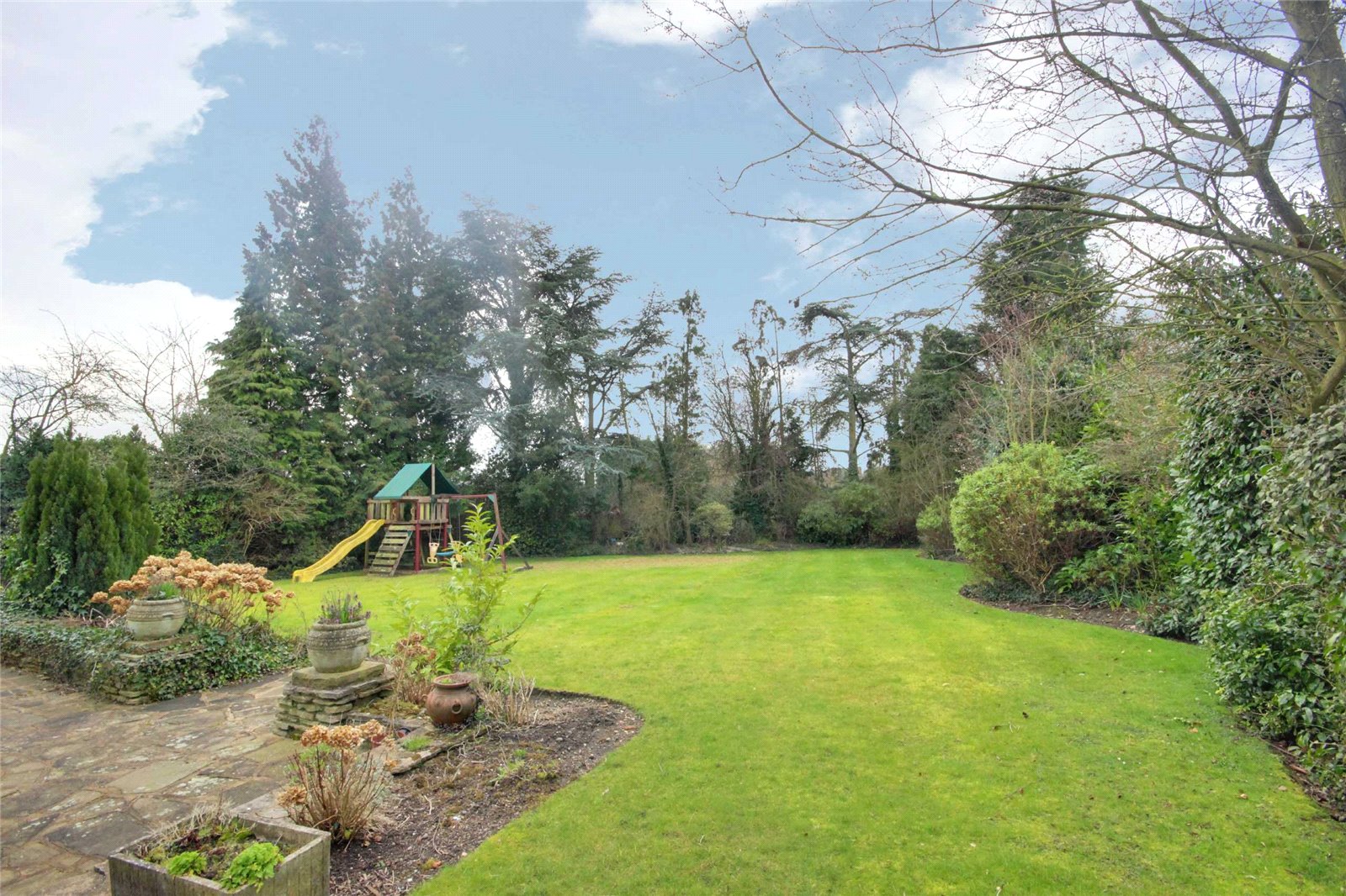 Beech Hill Avenue, Hadley Wood Statons