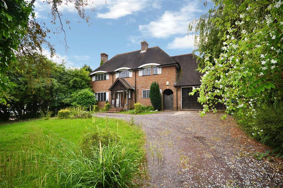Beech Hill Avenue, Hadley Wood, Hertfordshire Statons