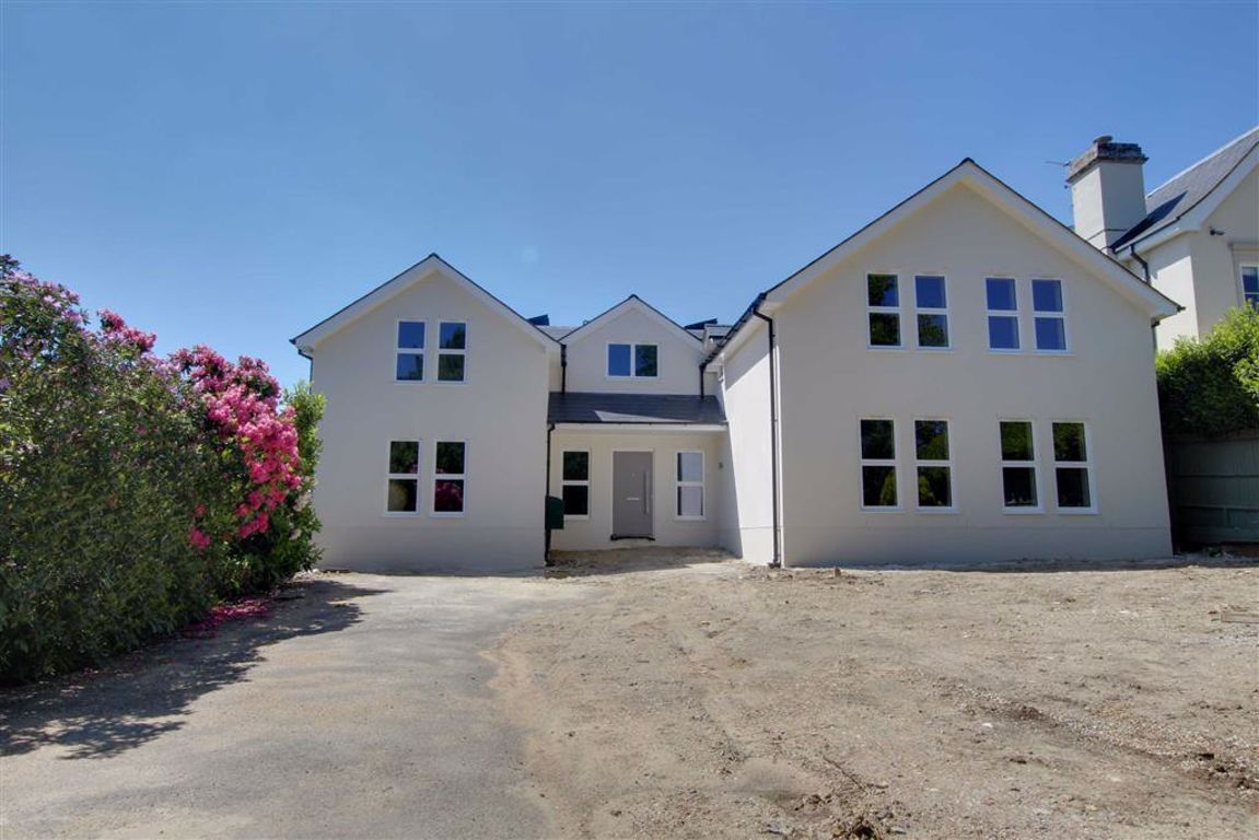 Beech Hill Avenue, Hadley Wood, Hertfordshire Statons