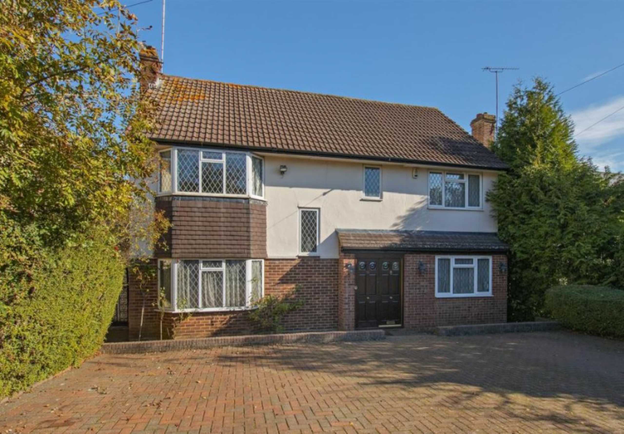 Avenue, Elstree Statons