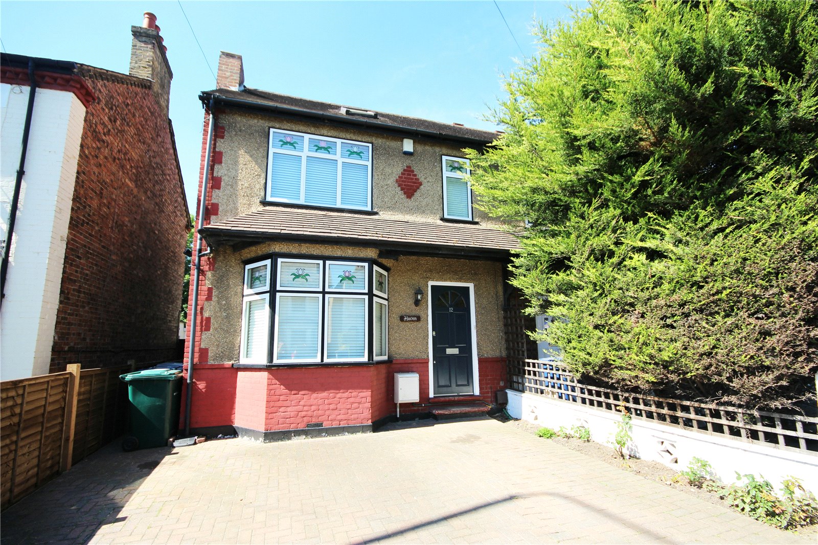 Brookhill Road, Statons