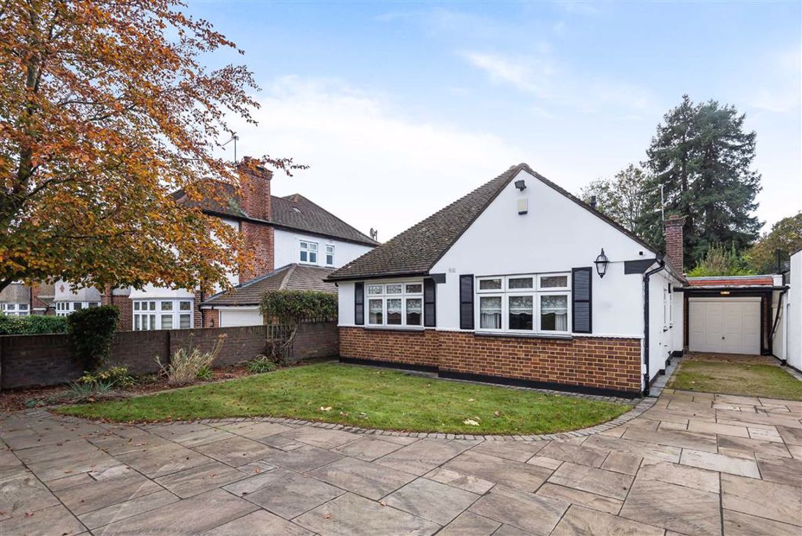 Bush Hill, Winchmore Hill, London Statons