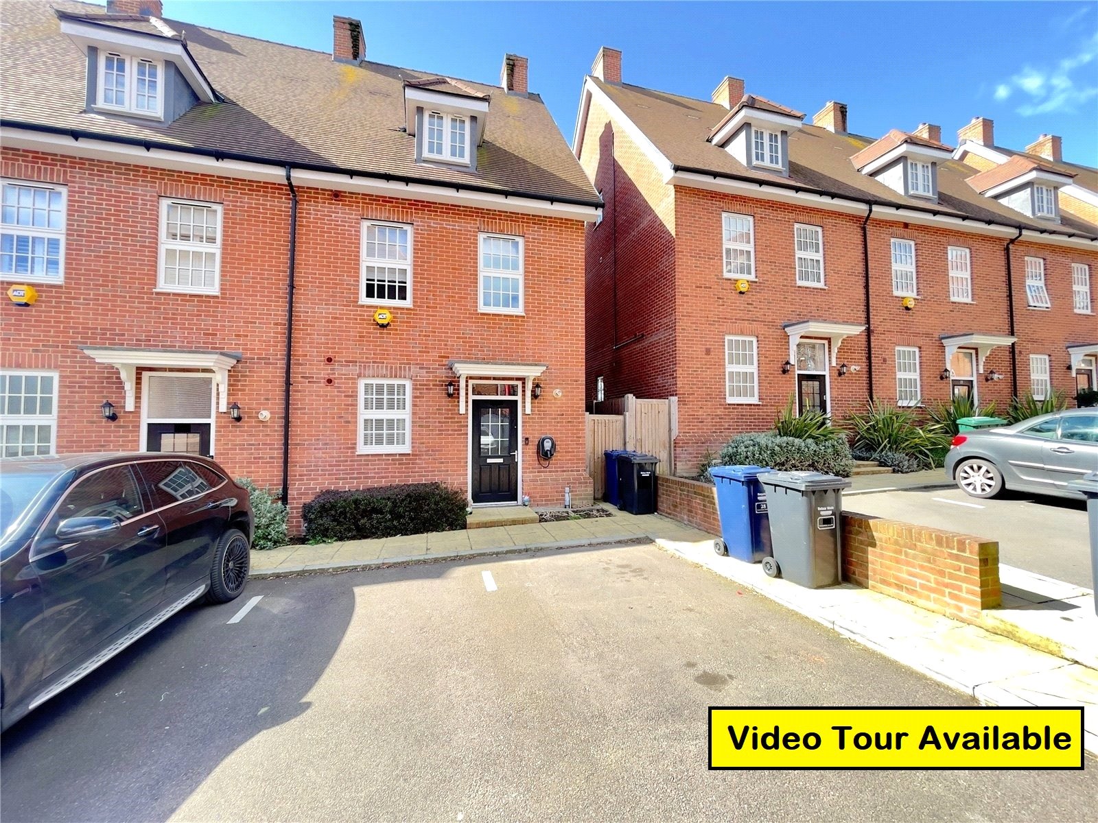 Collison Avenue, Statons