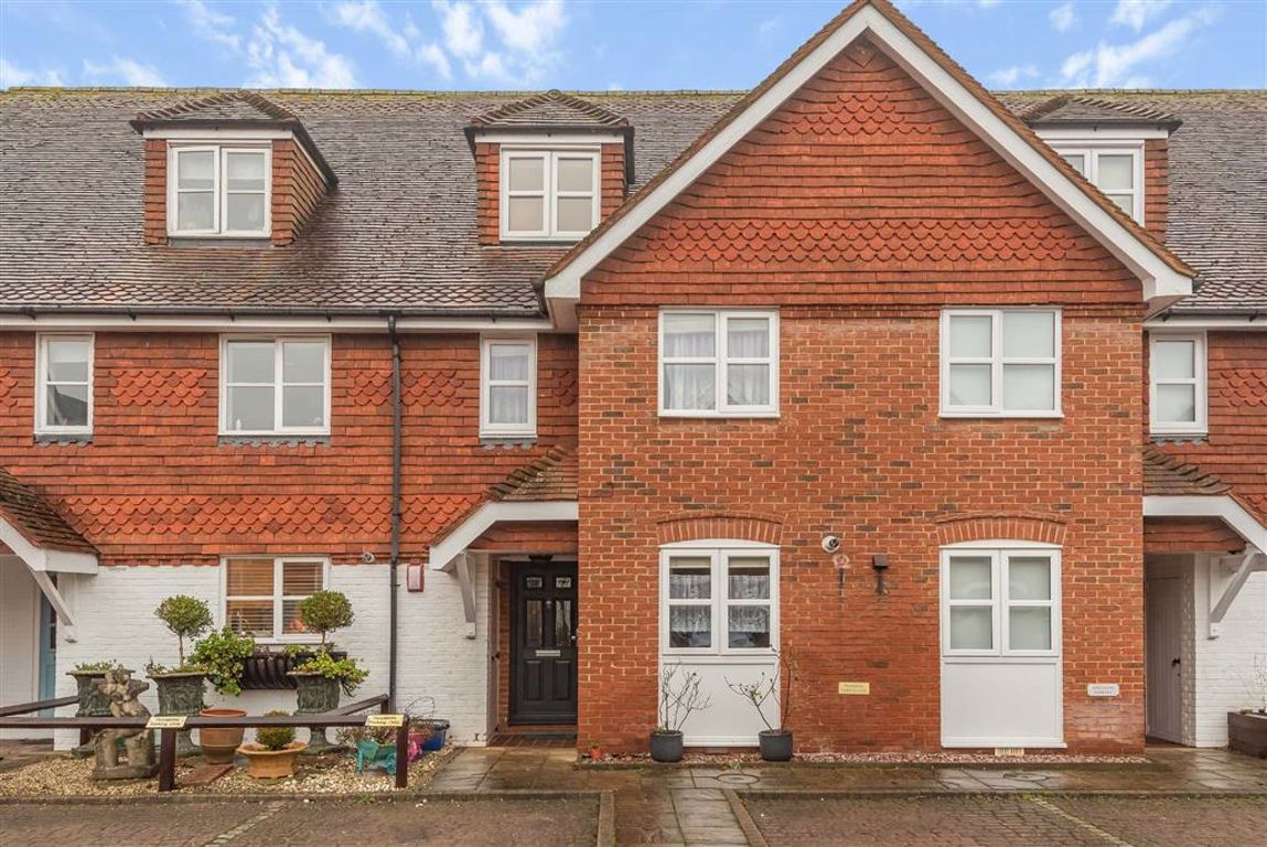 Common Lane, Radlett, Hertfordshire Statons