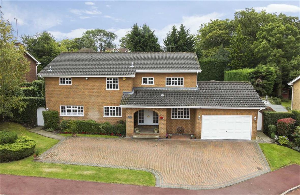 Coombehurst Close, Hadley Wood, Hertfordshire Statons