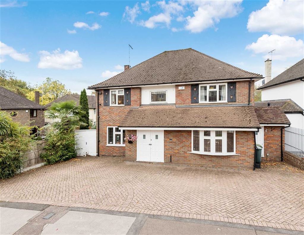 Courtleigh Avenue, Hadley Wood, Hertfordshire Statons