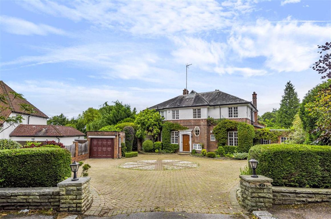 Crescent East, Hadley Wood, Hertfordshire Statons