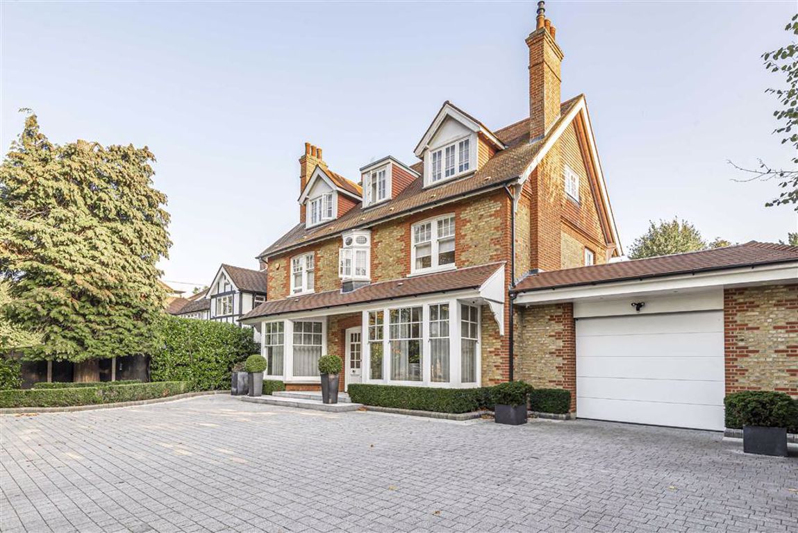 Dryden Road, Bush Hill Park, Middlesex Statons