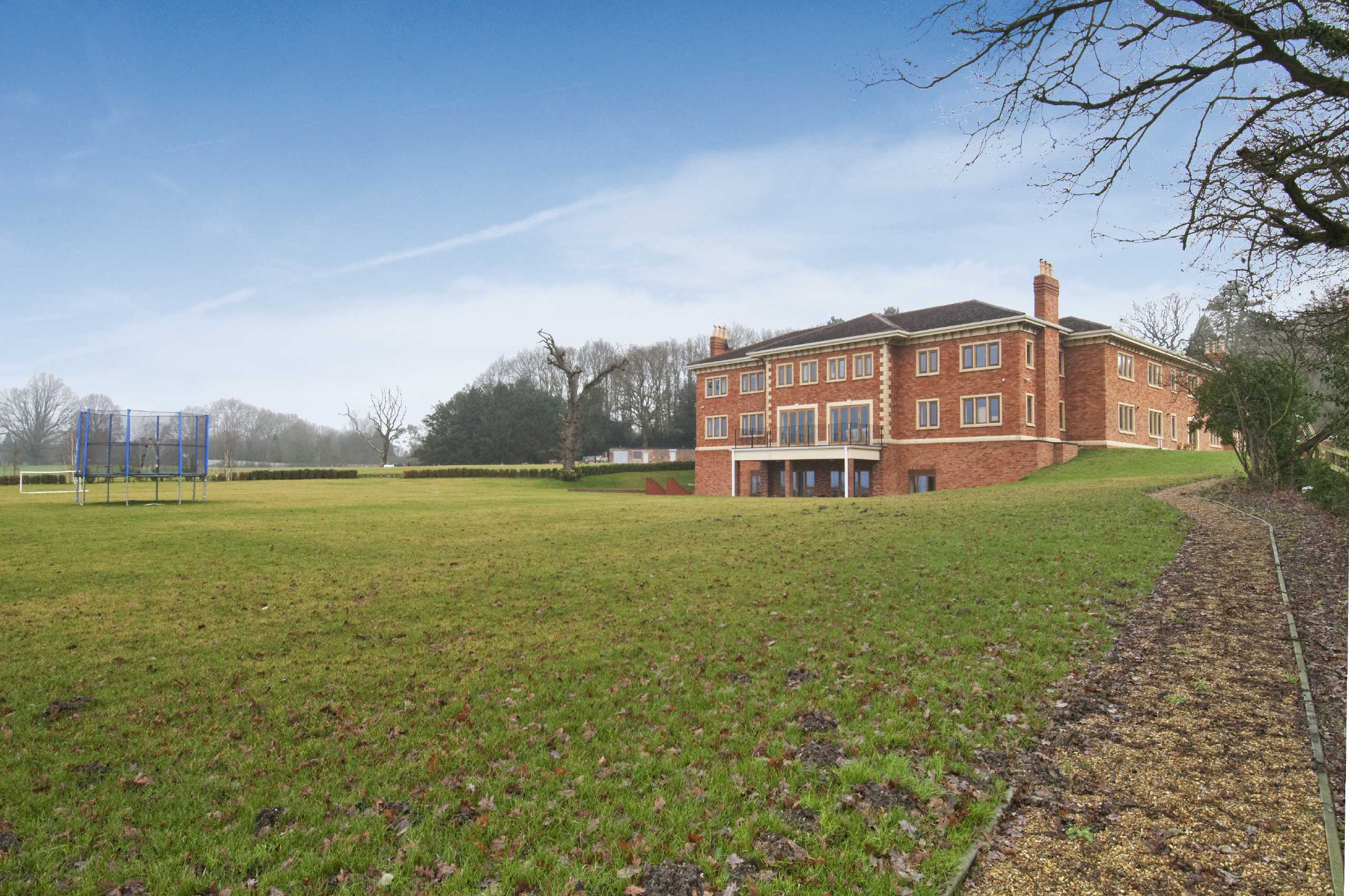 Edgwarebury Lane, Elstree Statons