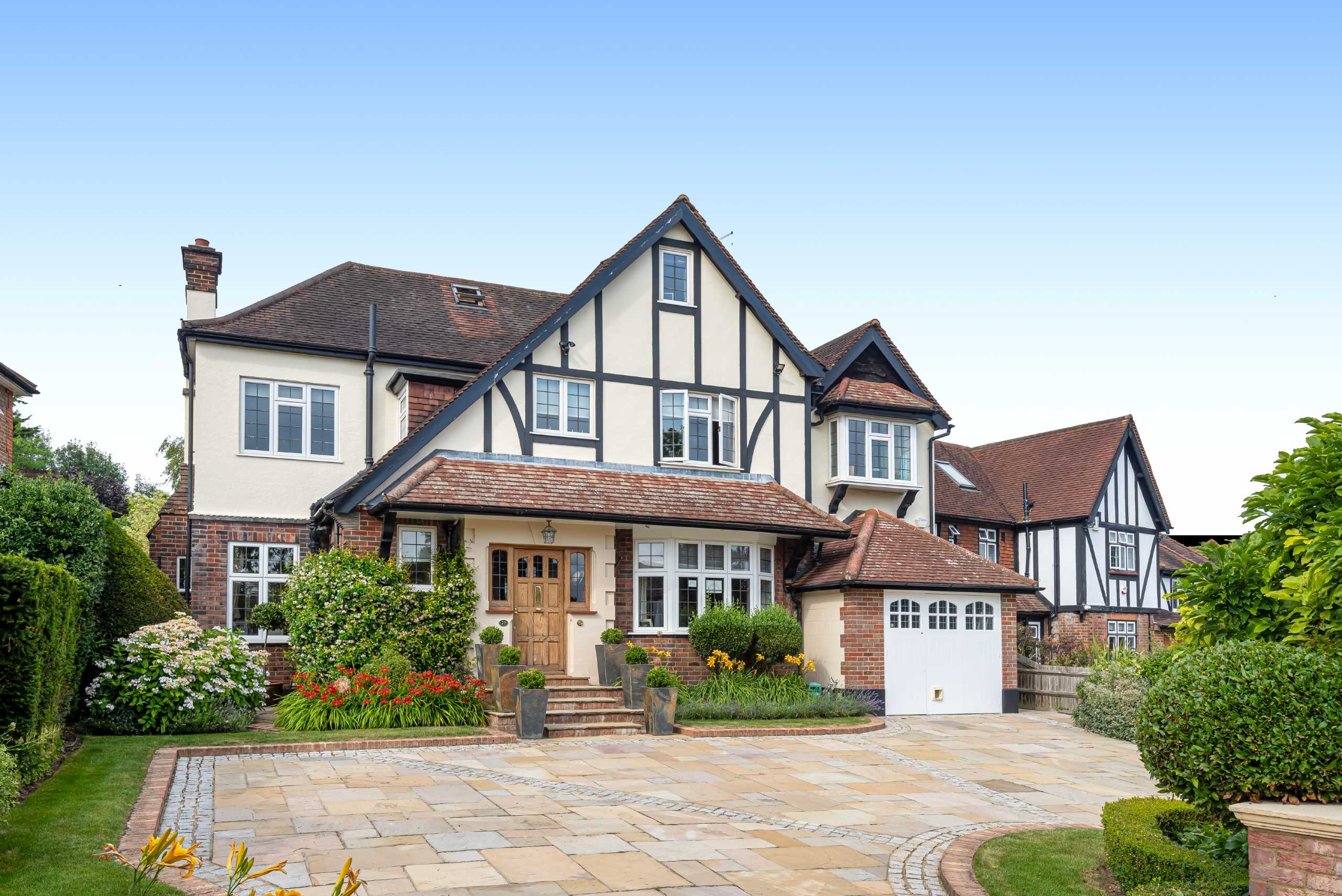 Eversley Crescent, Winchmore Hill Statons