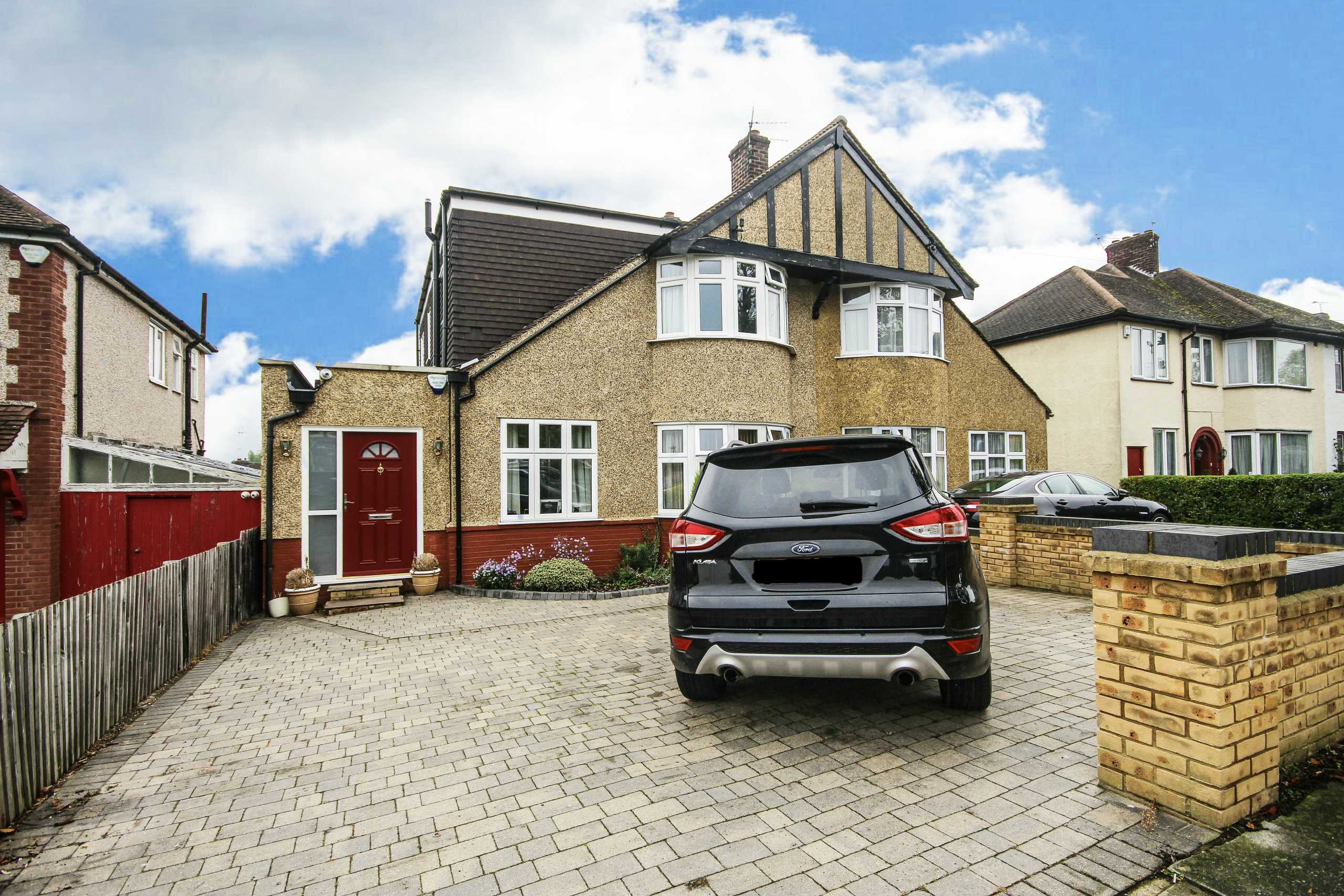 Gallants Farm Road, Statons