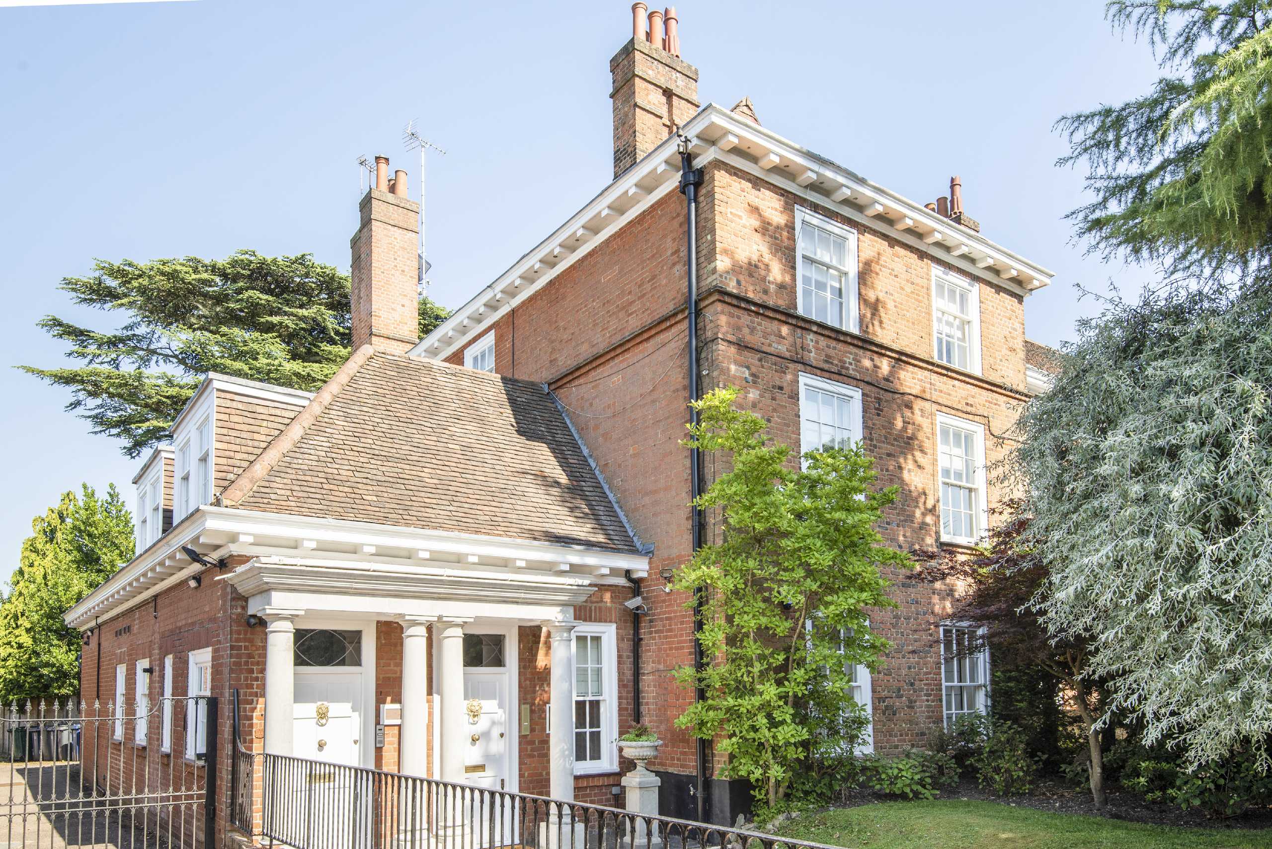 Grange Avenue, Totteridge Statons