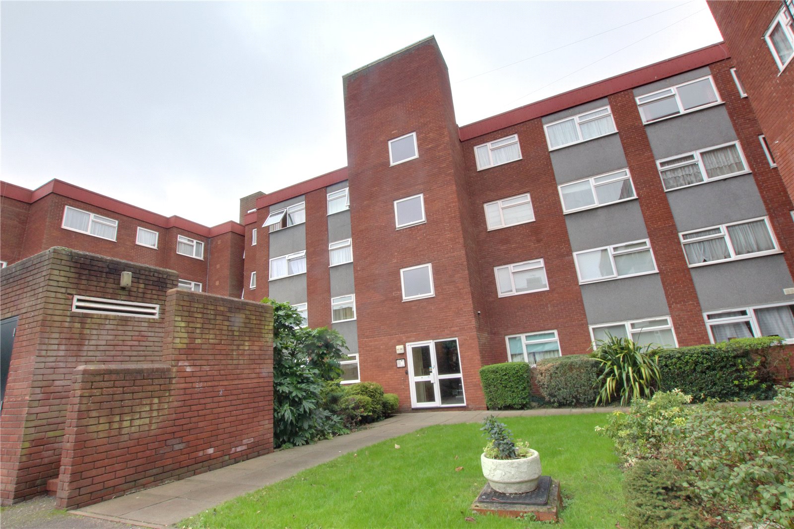 Grange Gardens, Southgate Statons