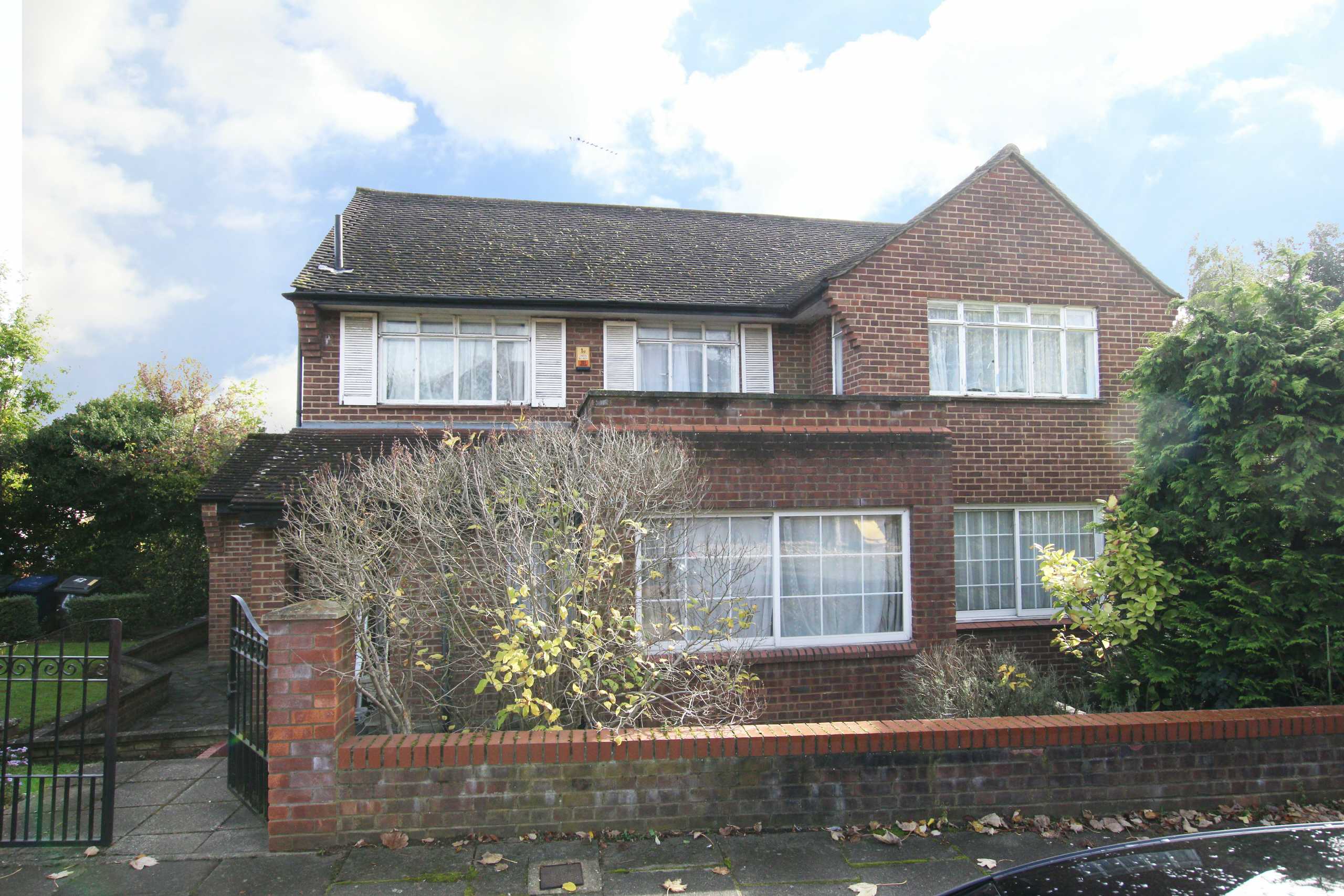 Greenway, Totteridge Statons