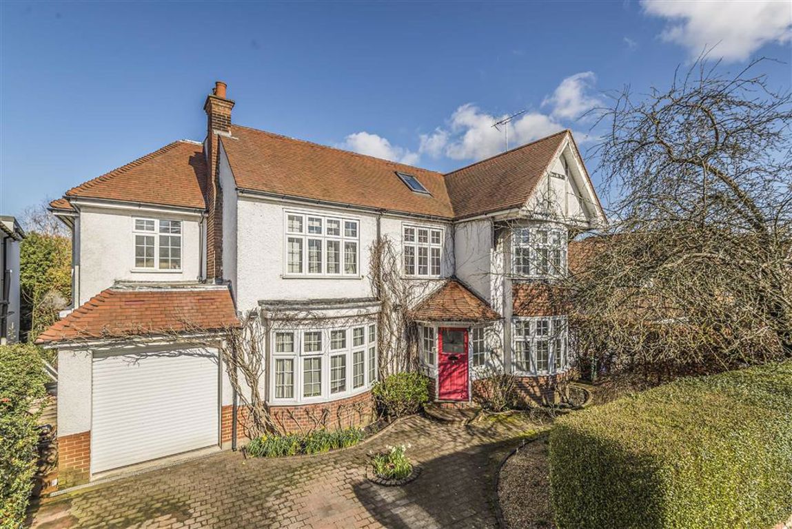 Grimsdyke Crescent, Hertfordshire Statons