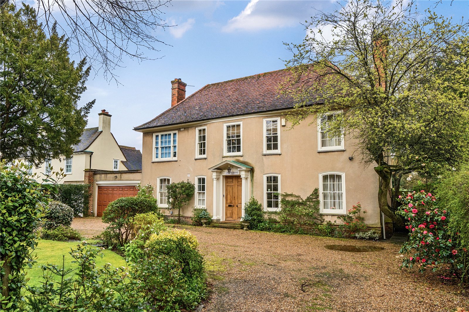 Hadley Green Road, Statons