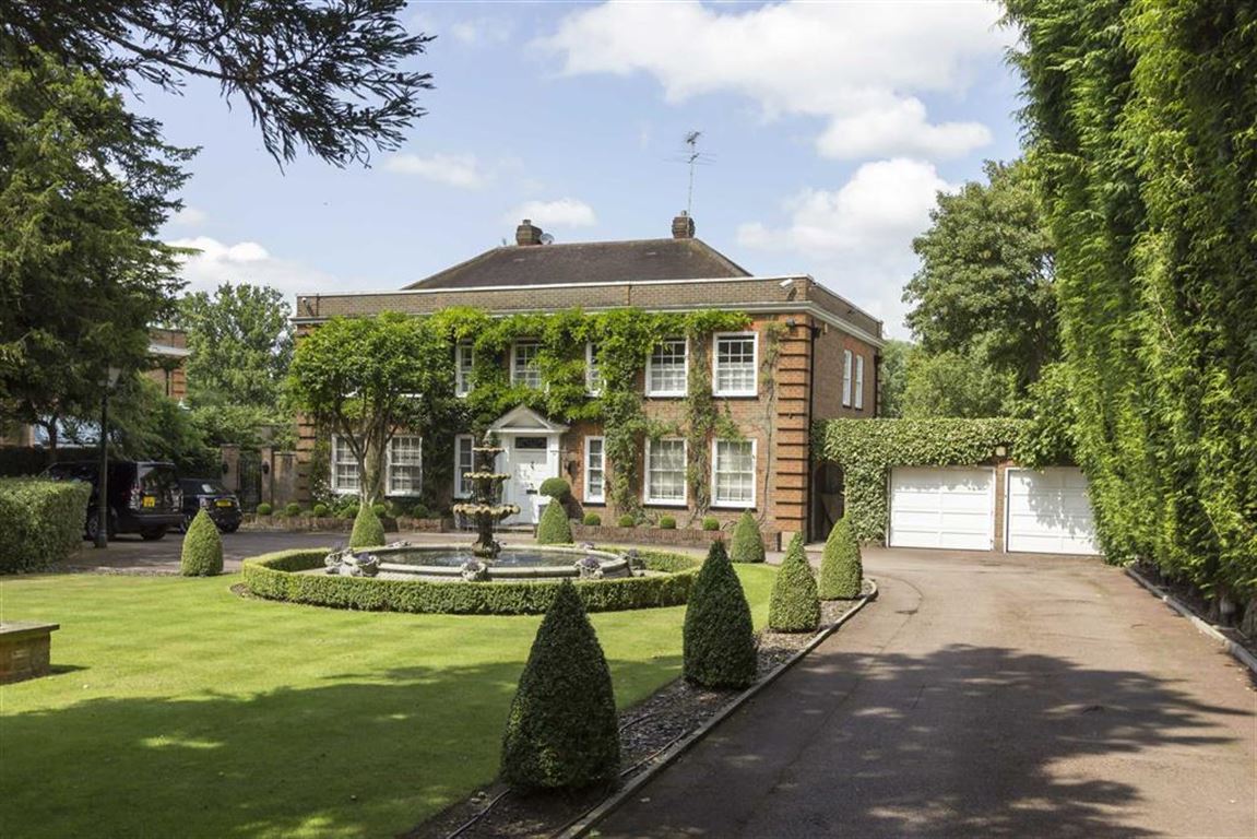 Hadley Green Road, Monken Hadley, Hertfordshire Statons