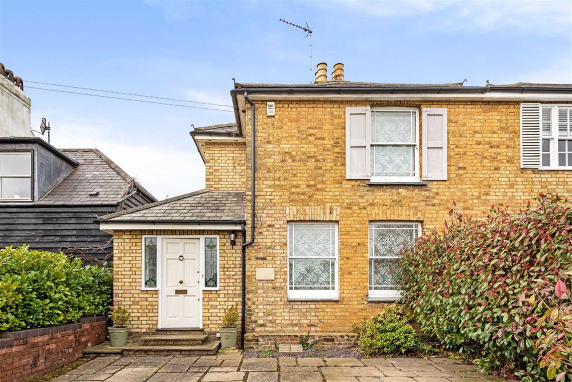 Hadley Highstone, Hertfordshire Statons