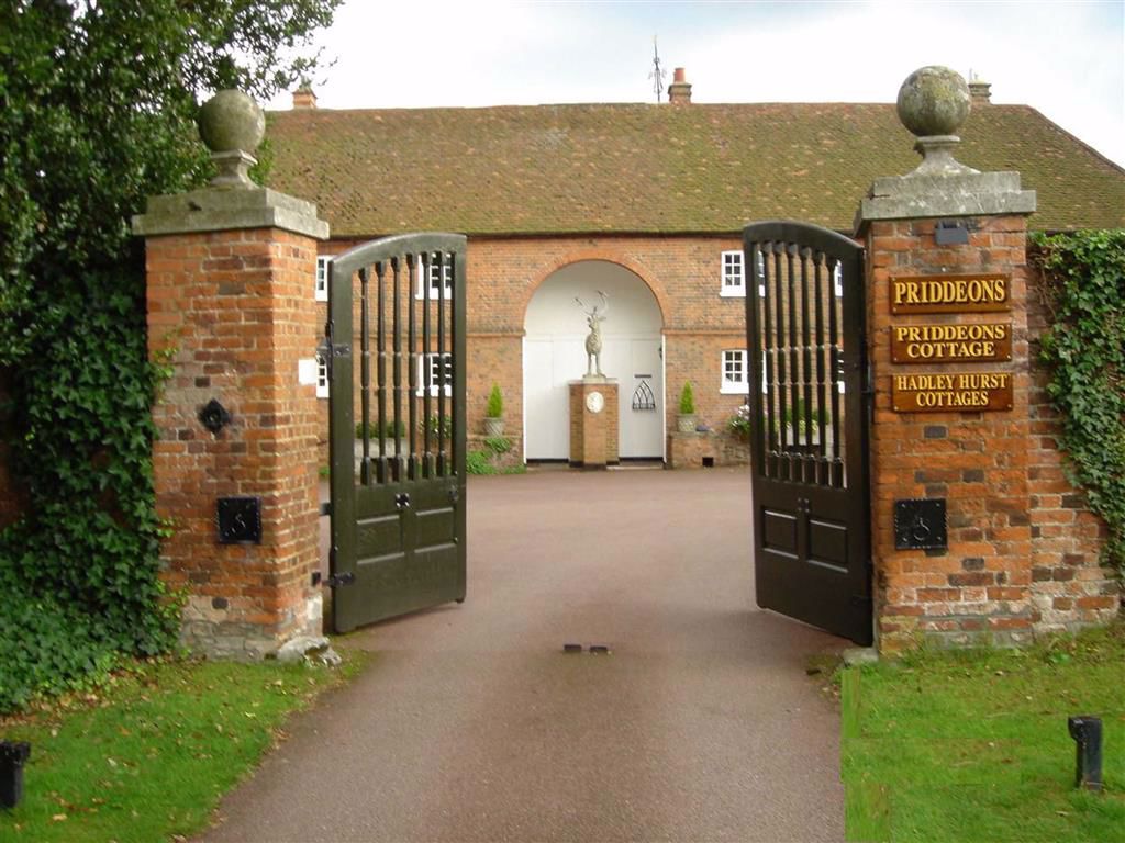 Hadley Hurst Cottages, Hadley Common, Hertfordshire Statons