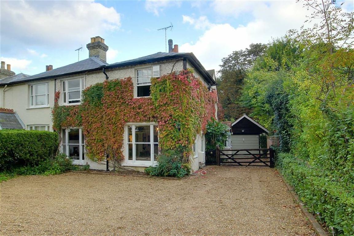 High Road, Essendon, Hertfordshire Statons