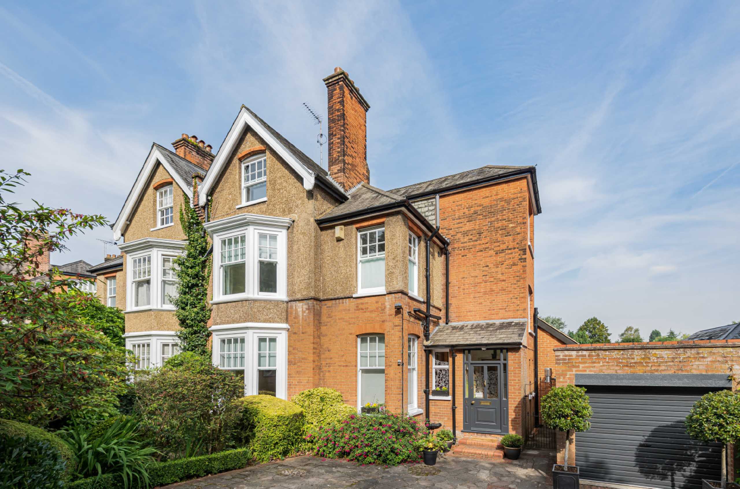 Lancaster Avenue, Hadley Wood Statons