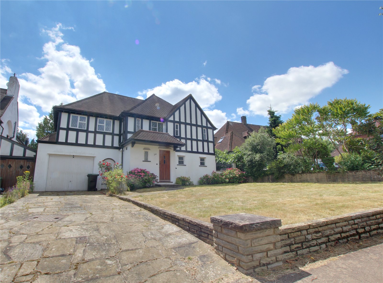 Lancaster Avenue, Hadley Wood Statons