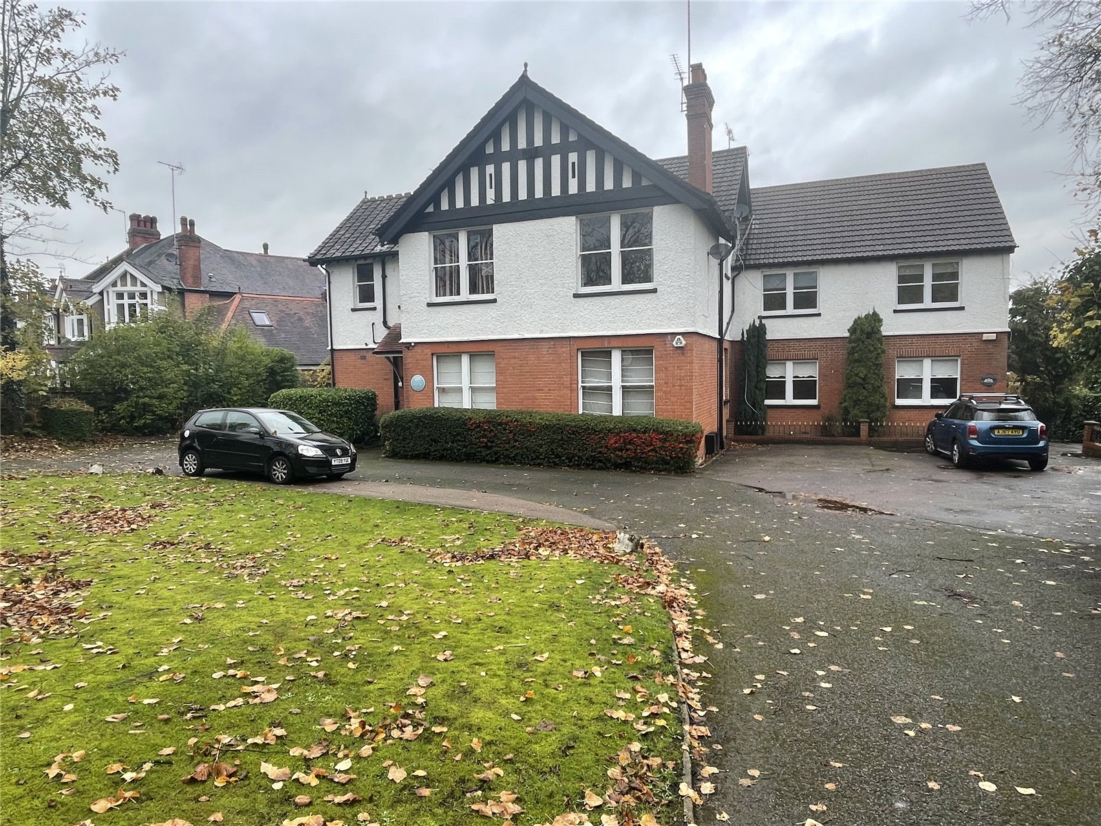 Lancaster Avenue, Hadley Wood Statons