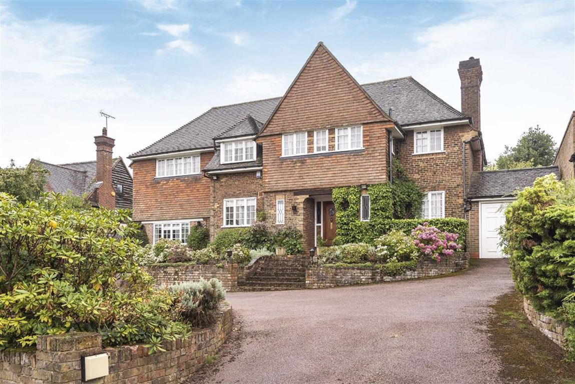 Lancaster Avenue, Hadley Wood, Hertfordshire Statons