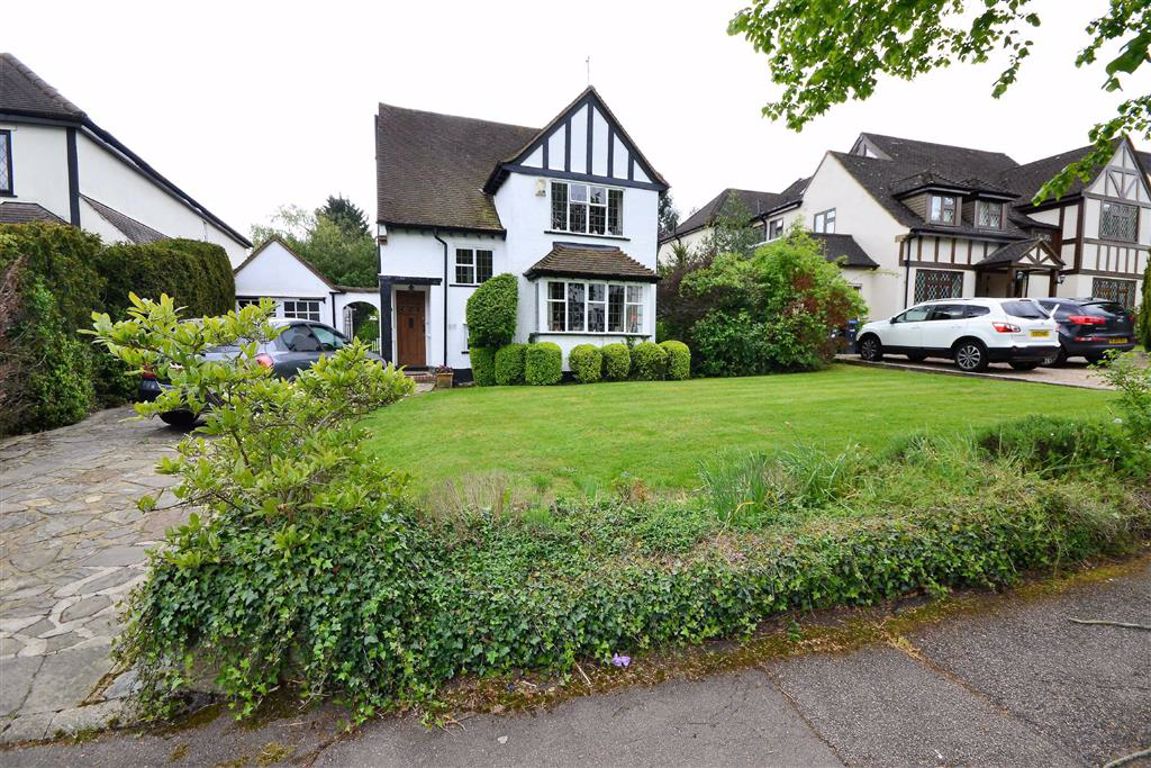 Lancaster Avenue, Hadley Wood, Hertfordshire Statons