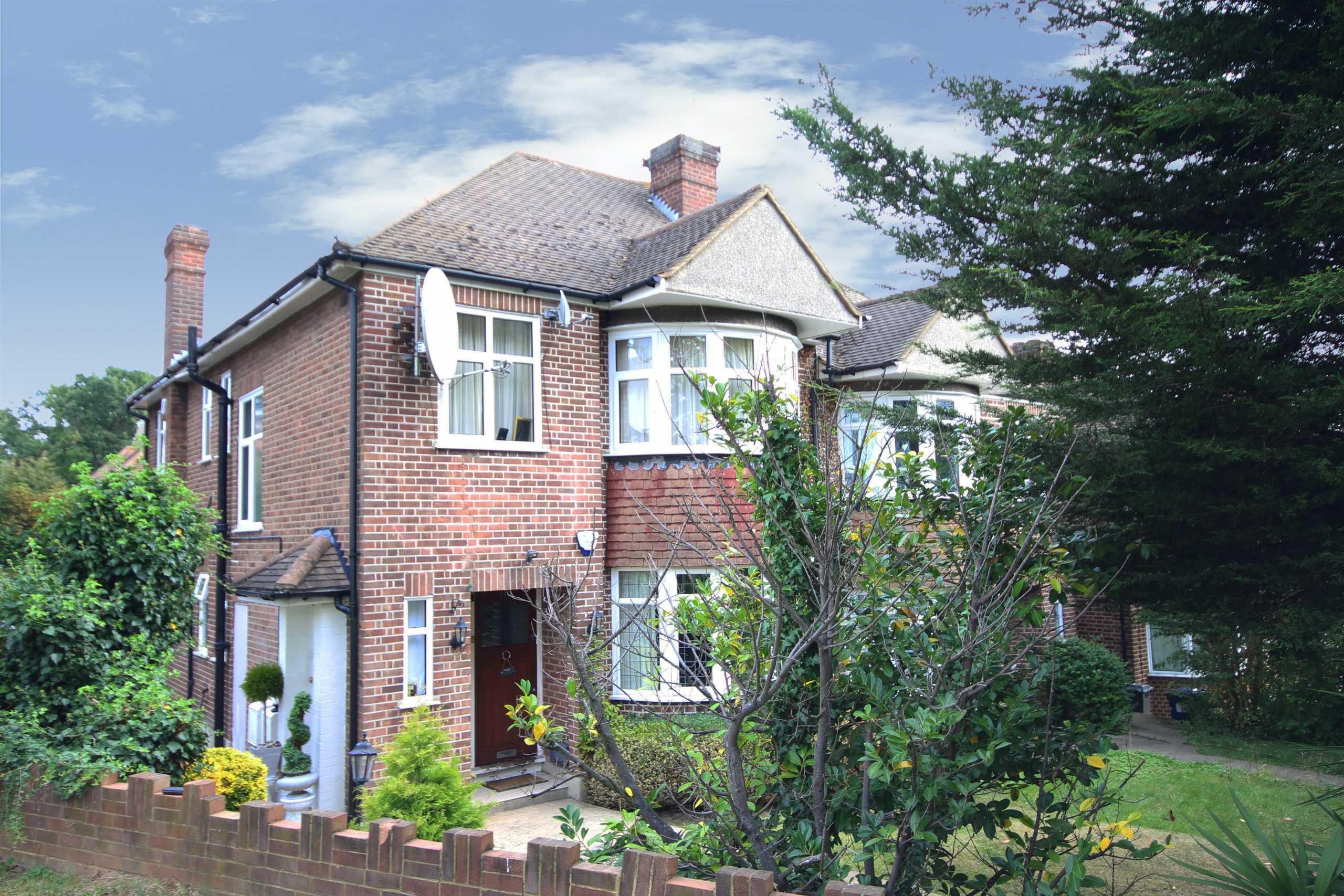 Longmore Avenue, New Statons