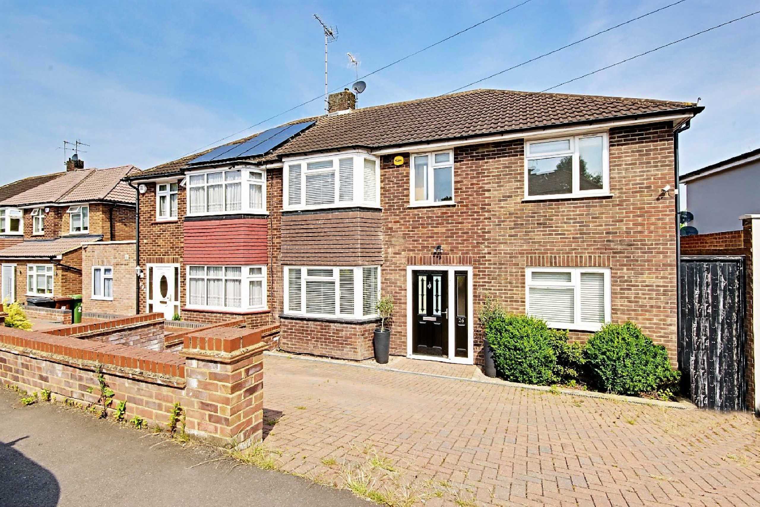 Lullington Garth, Borehamwood Statons