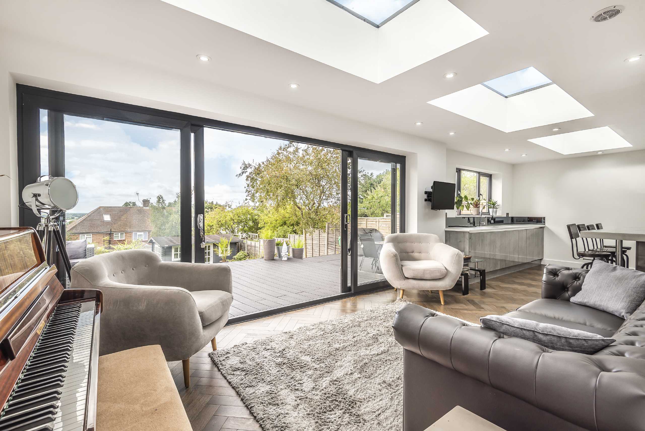 Lullington Garth, Borehamwood Statons