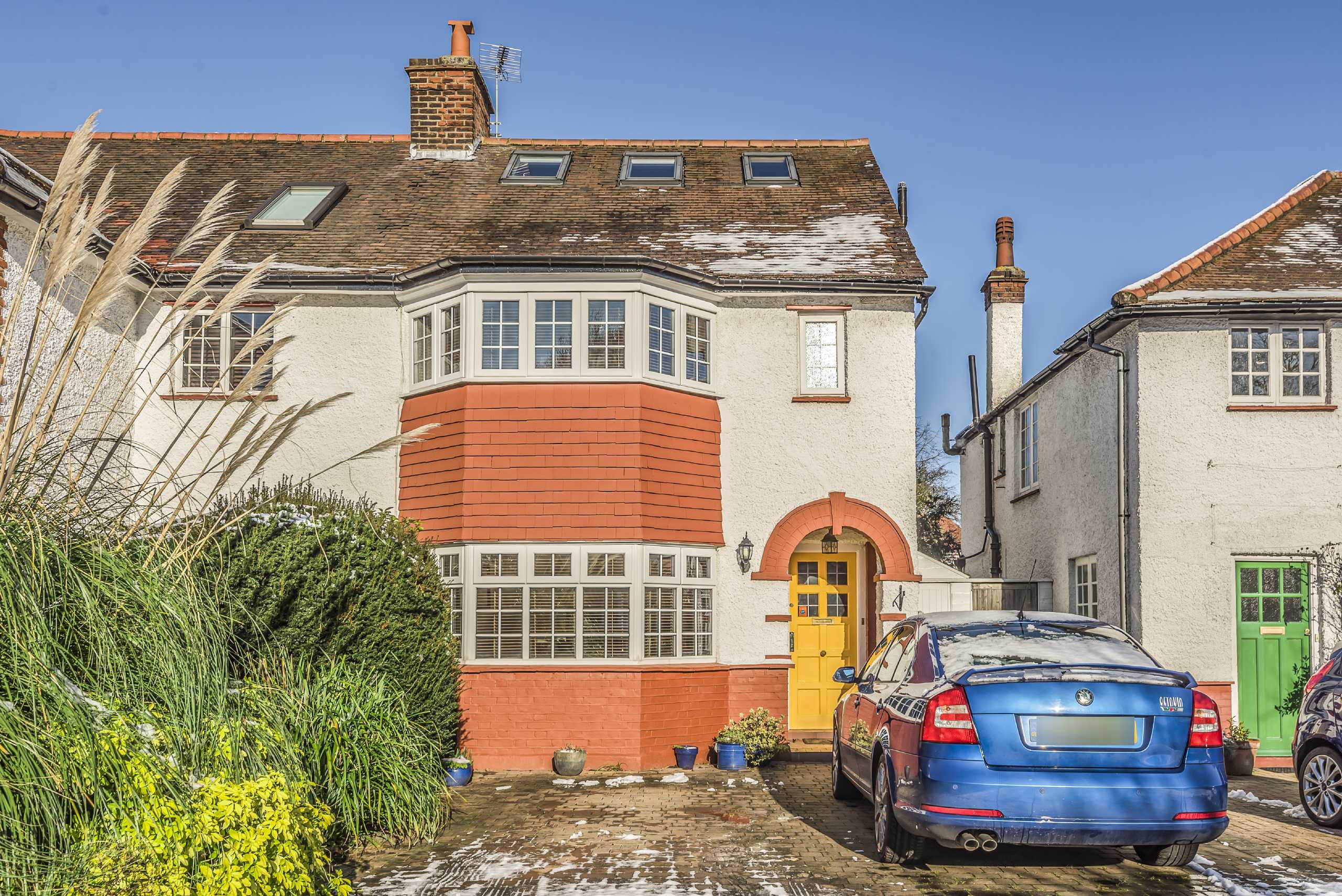 Mayfield Avenue, Southgate Statons