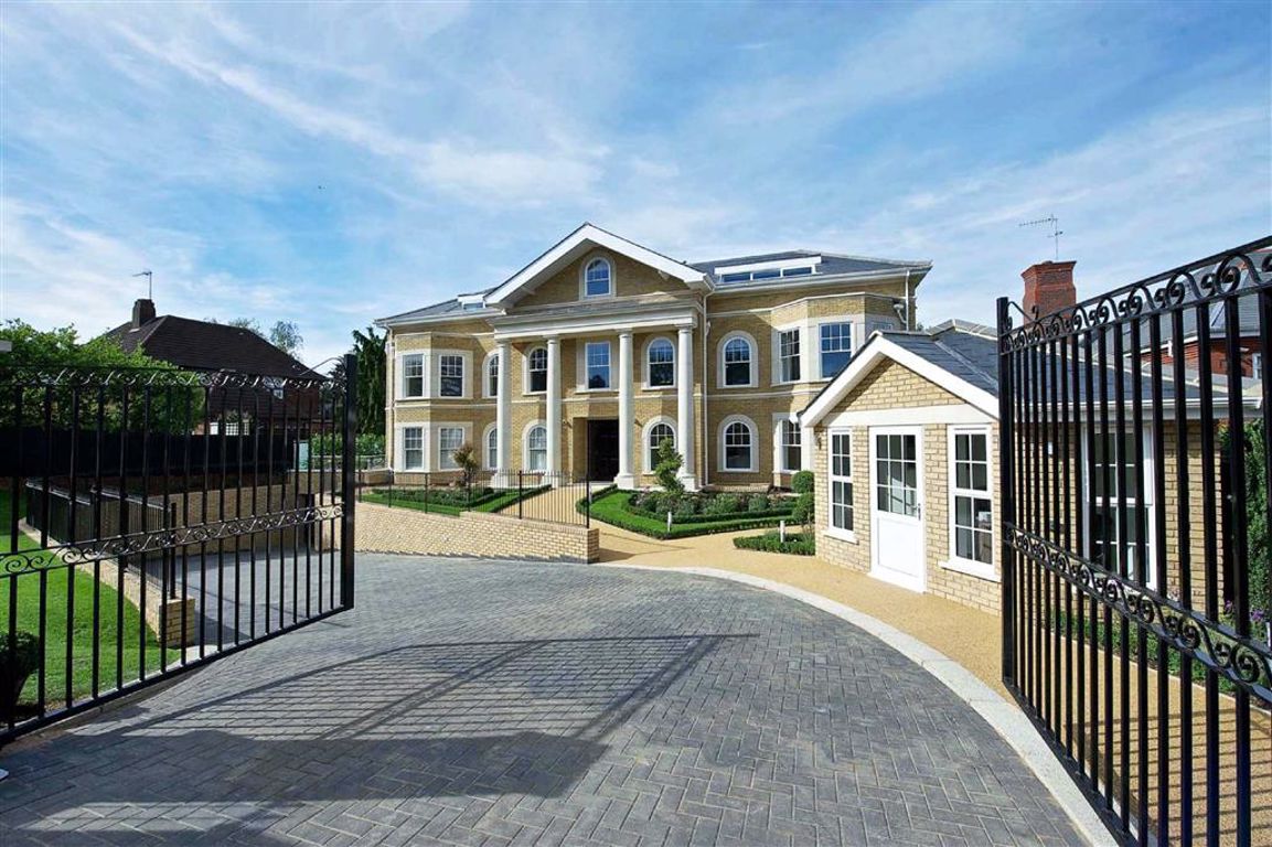 Murano House, Hadley Wood, Hertfordshire Statons