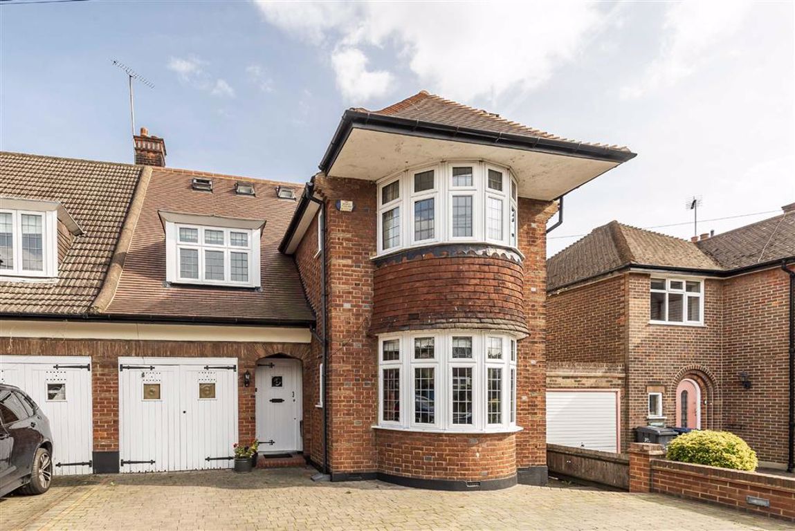 Myddelton Park, Whetstone, London Statons