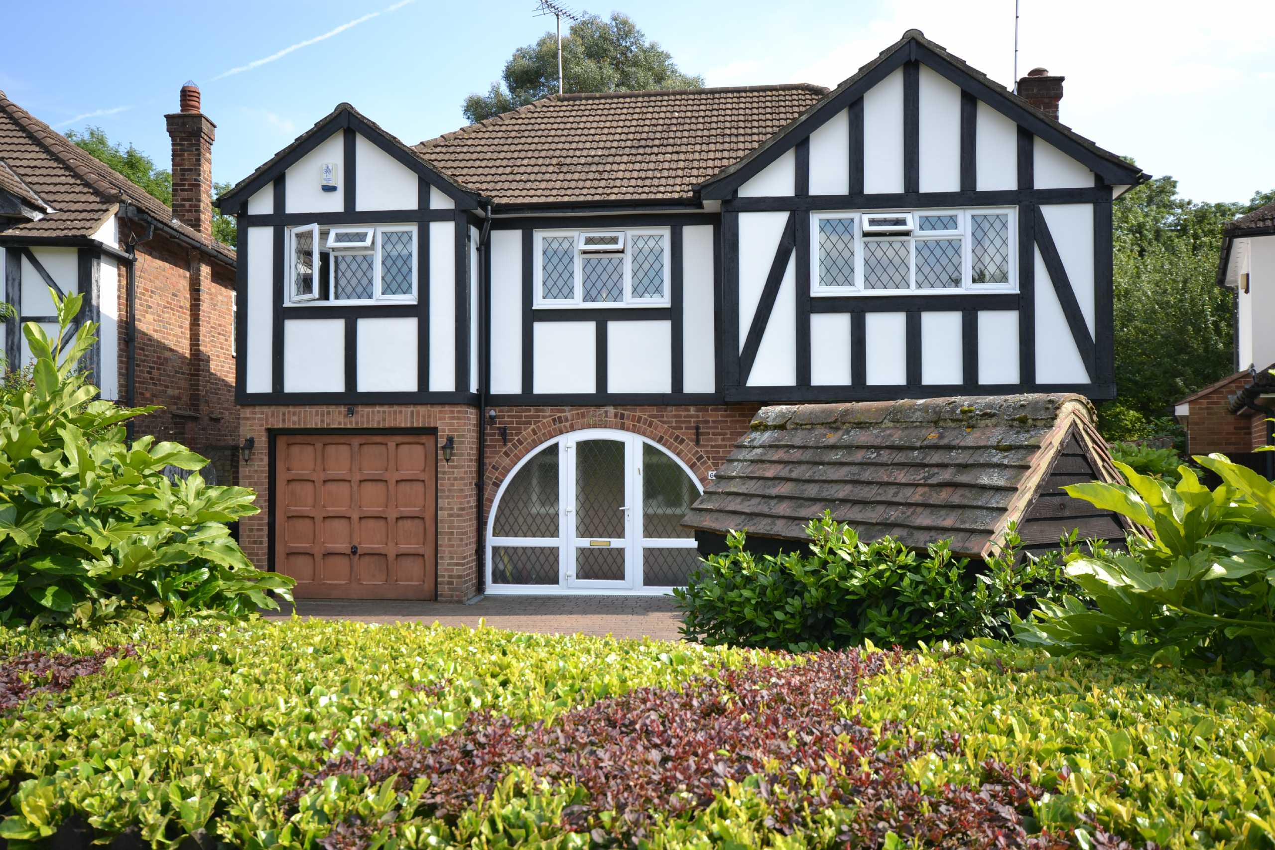 Parkgate Crescent, Hadley Wood Statons