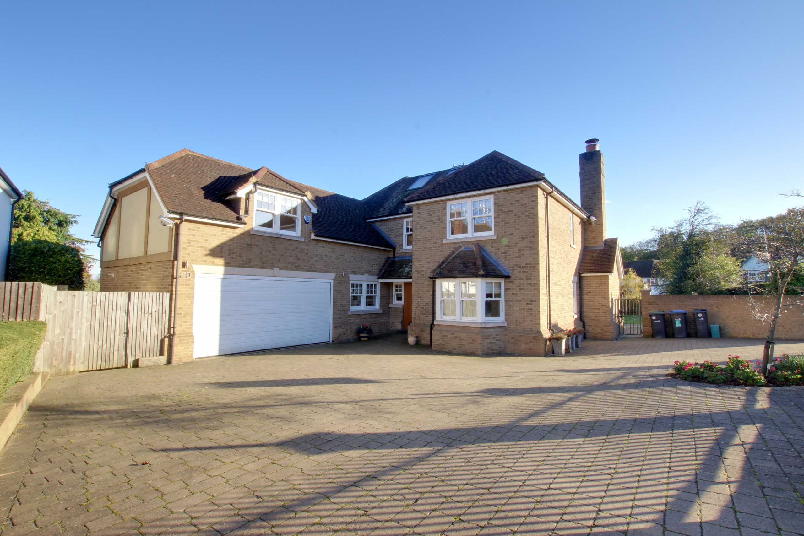 Parkgate Crescent, Hadley Wood Statons