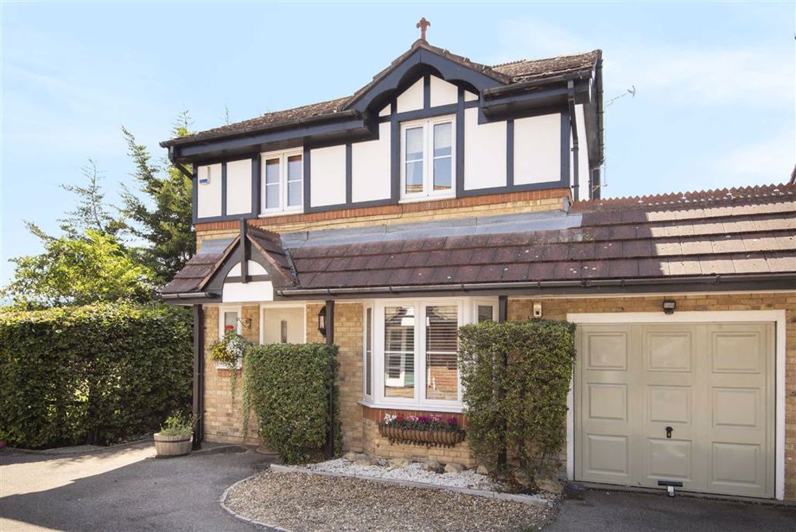 Partridge Close, Arkley, Hertfordshire Statons