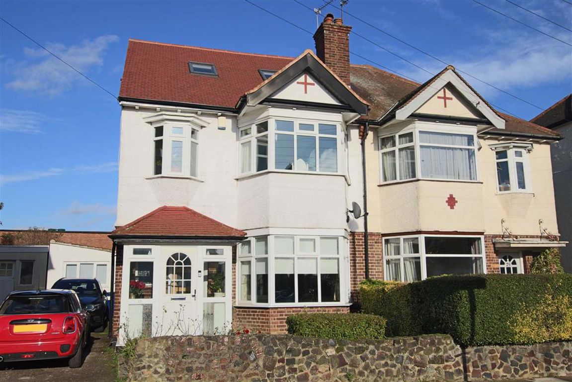 Queens Avenue, Whetstone, London Statons