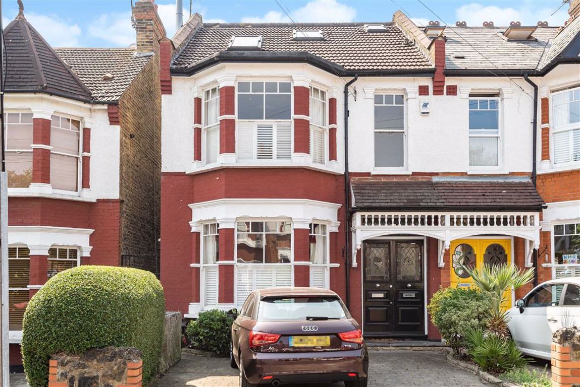 Radcliffe Road, Winchmore Hill, London Statons