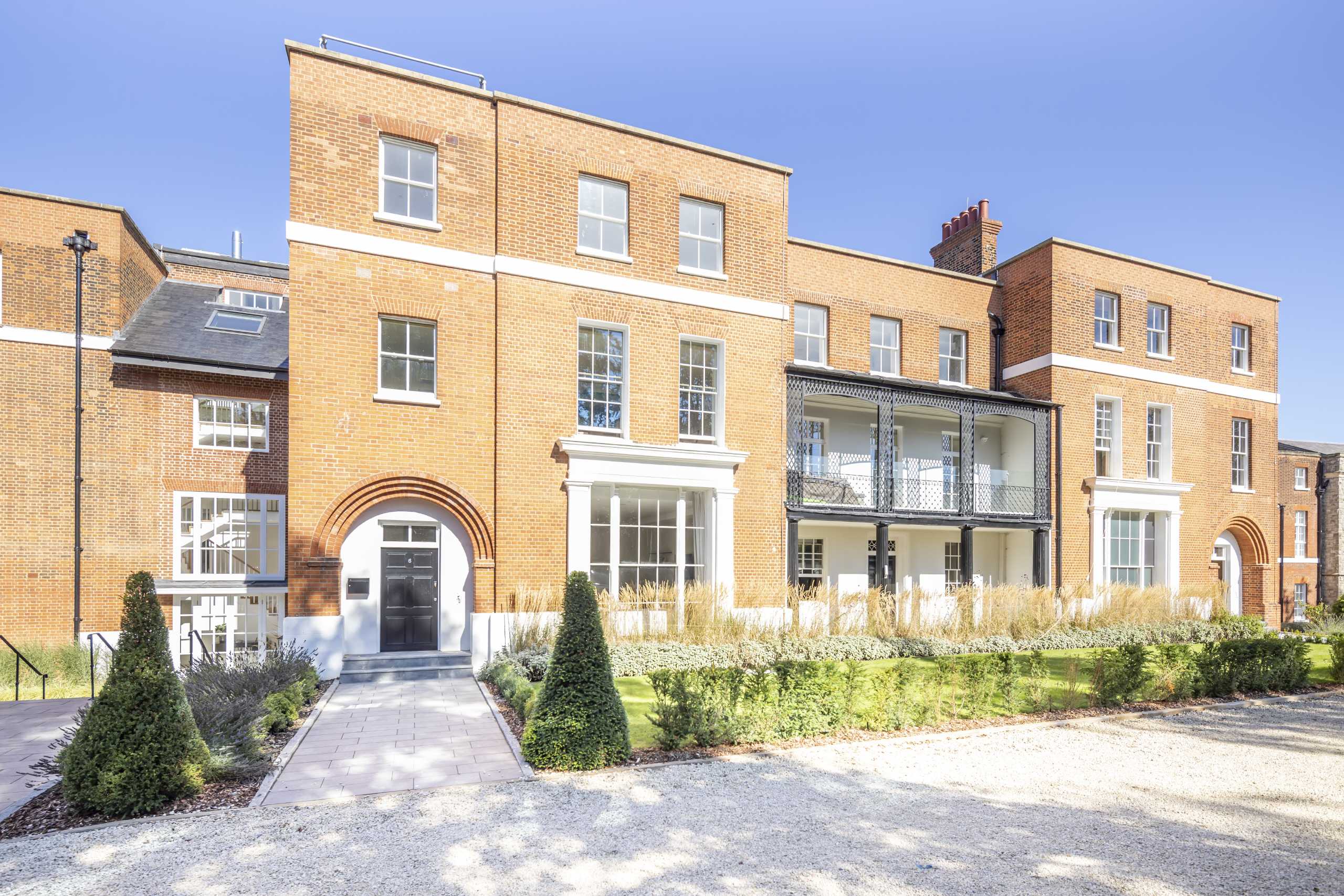 Rosary Manor, Mill Hill Statons