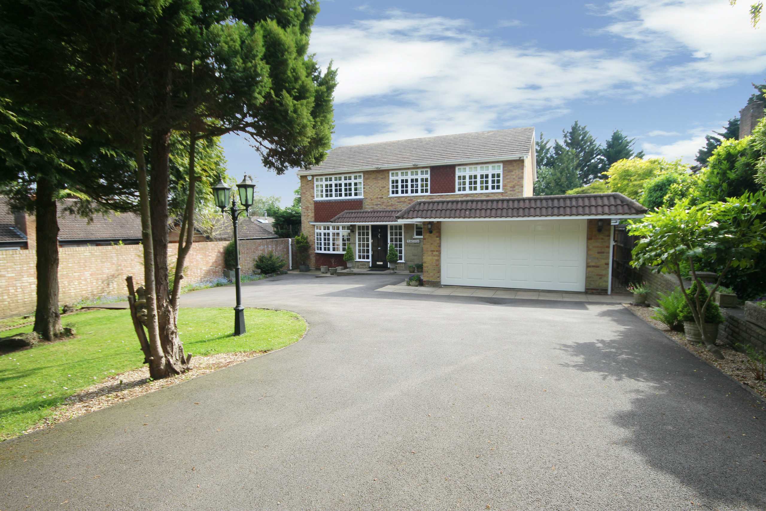 Rowley Green Road, Arkley Statons