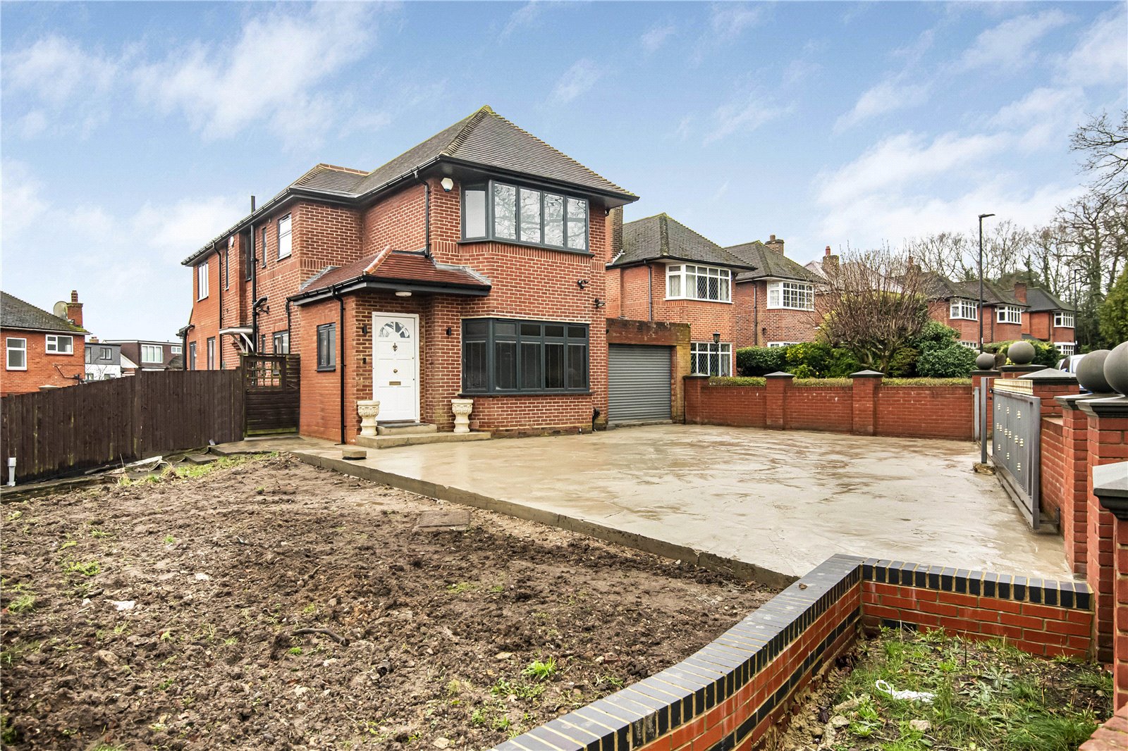 South Lodge Crescent, Oakwood Statons