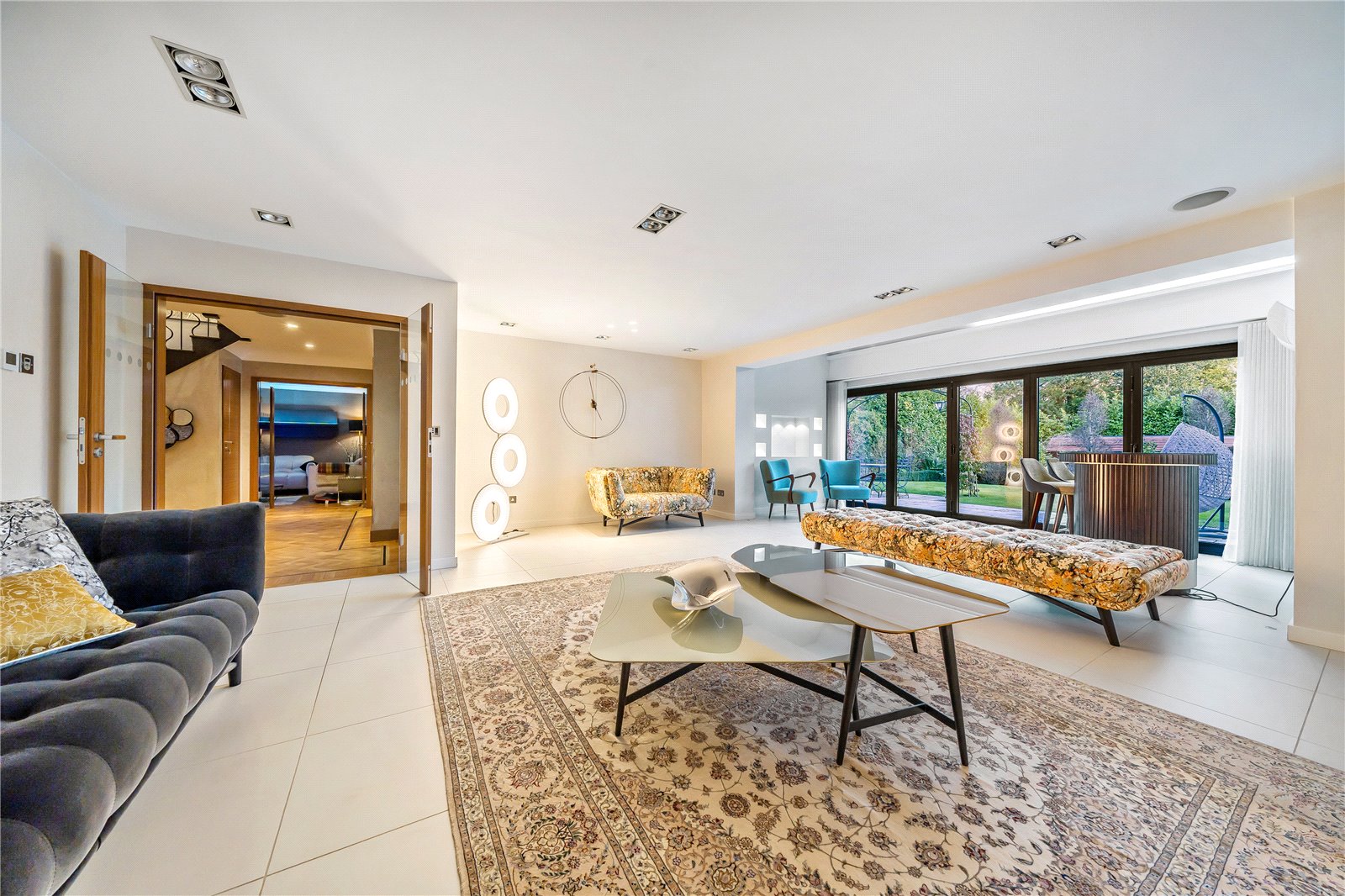 Stonecroft Close, Road Statons