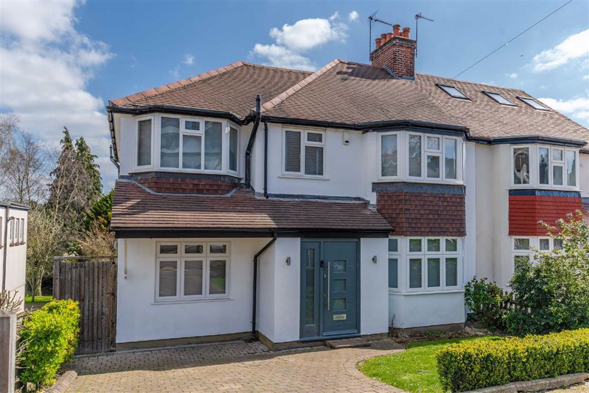 The Crosspath, Radlett, Hertfordshire Statons