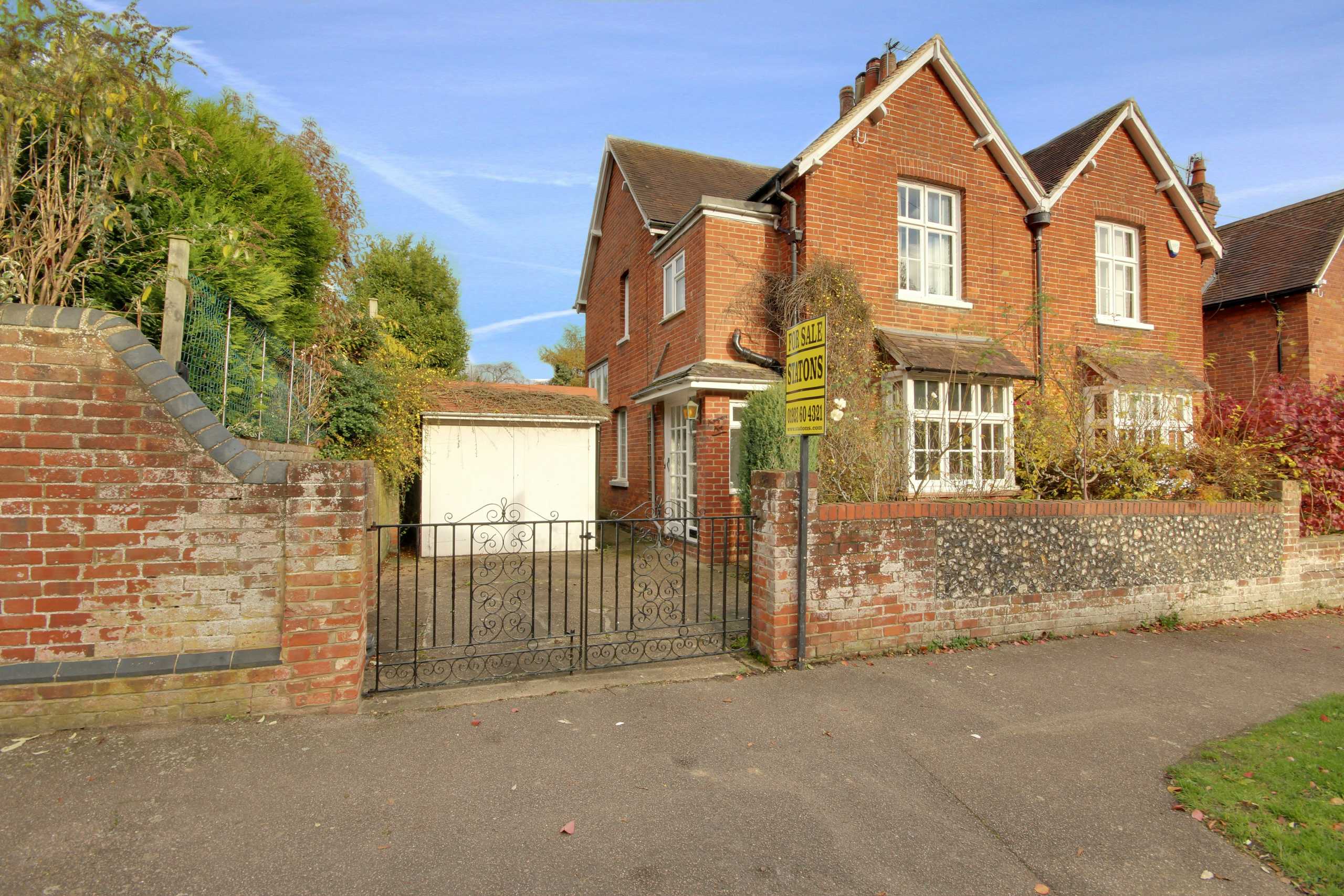 The Green, Letchmore Heath Statons